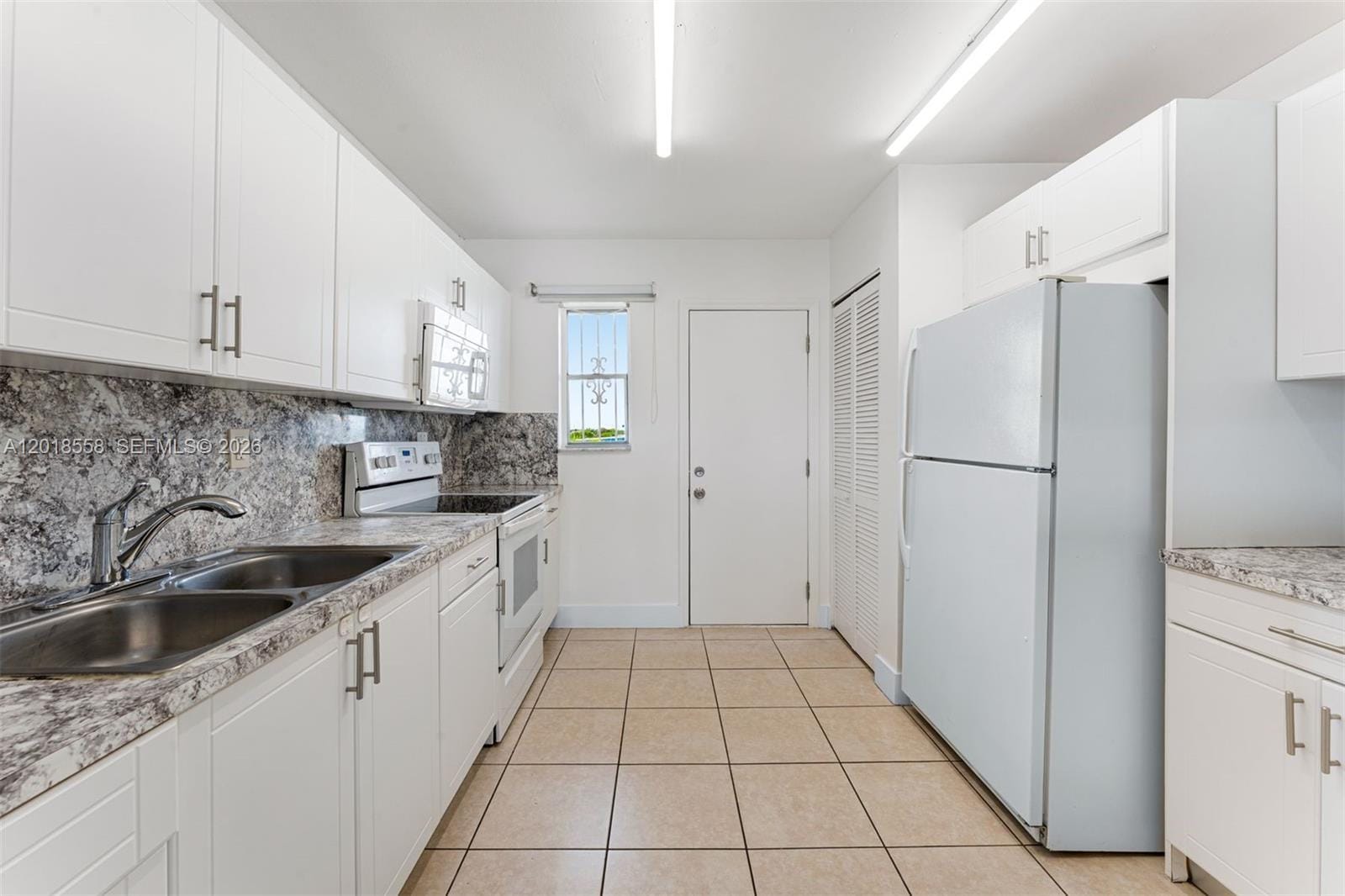 1950 W 54th Street 412 — photo 4