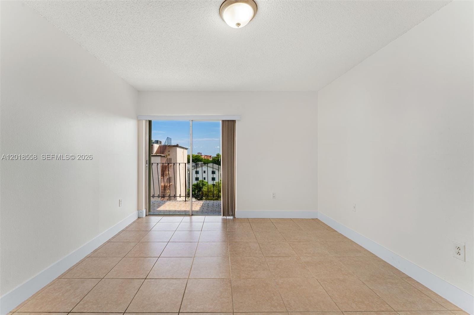 1950 W 54th Street 412 — photo 5