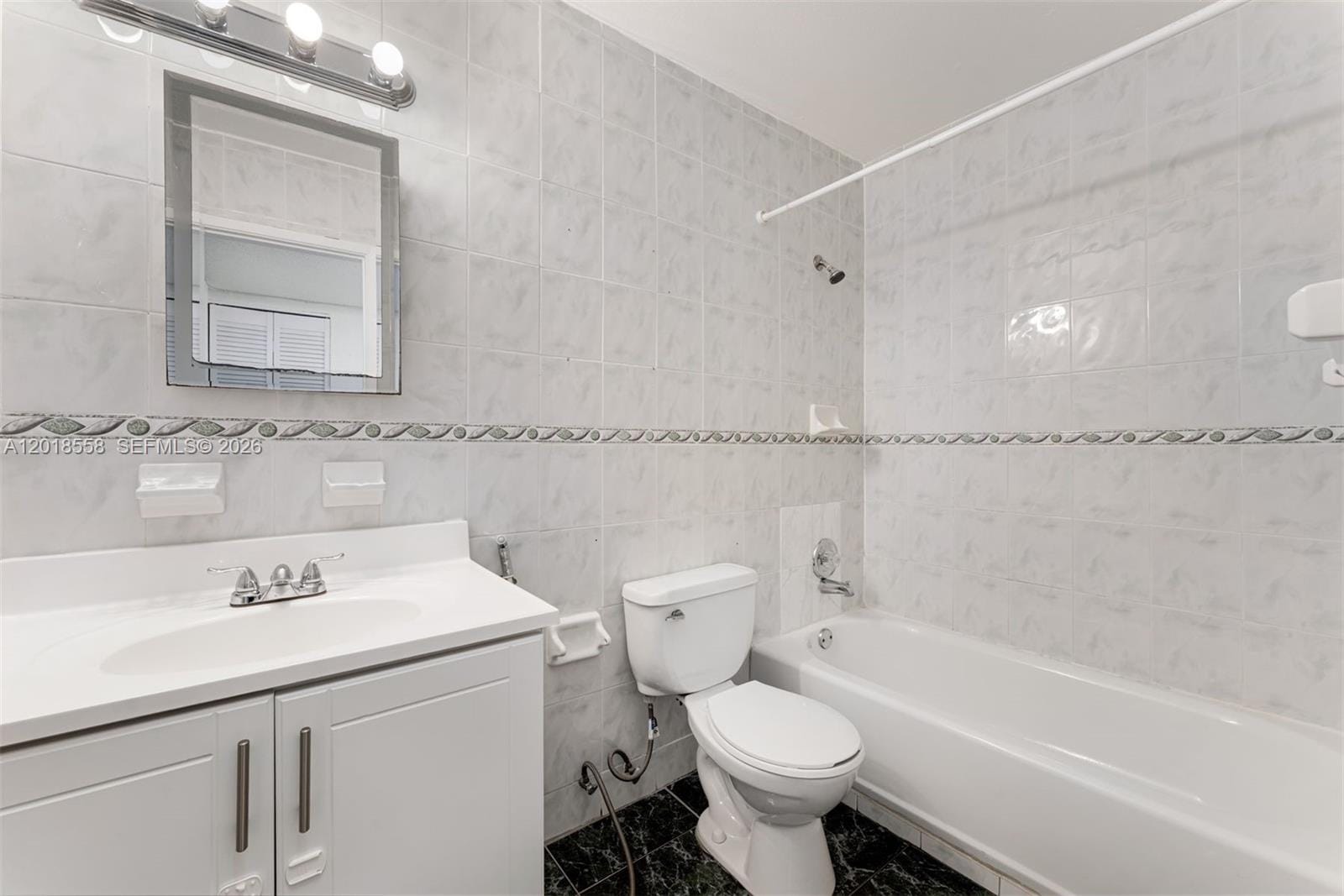 1950 W 54th Street 412 — photo 9