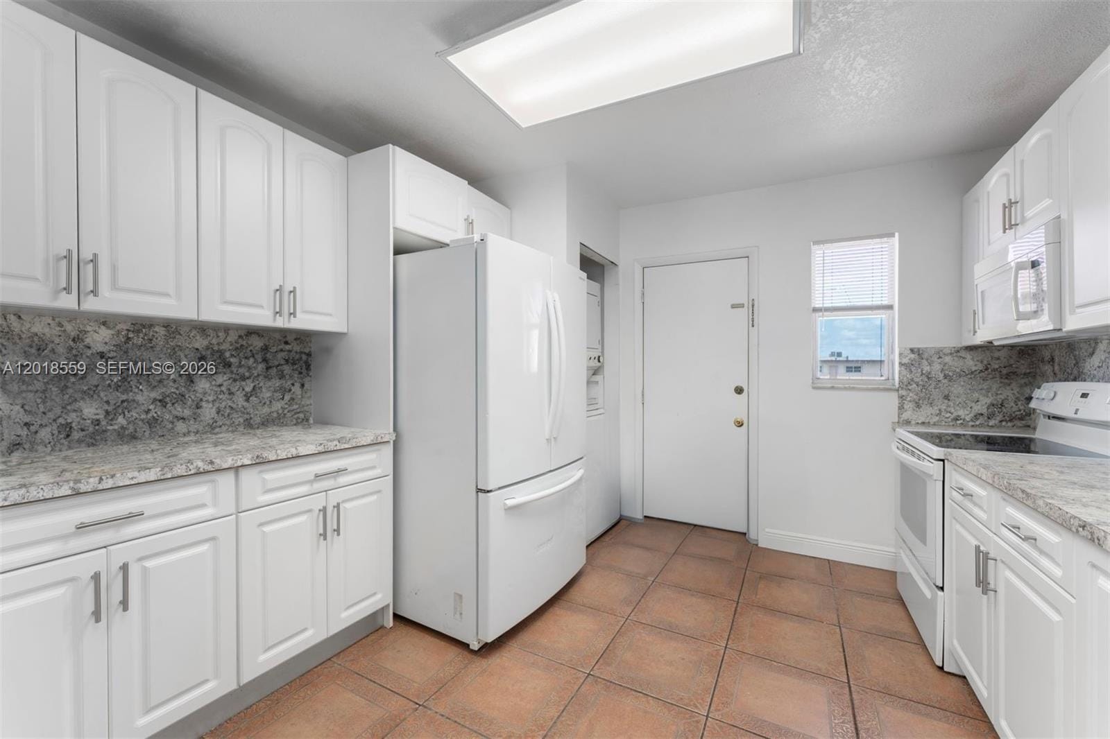 1950 W 54th Street 406 — photo 2