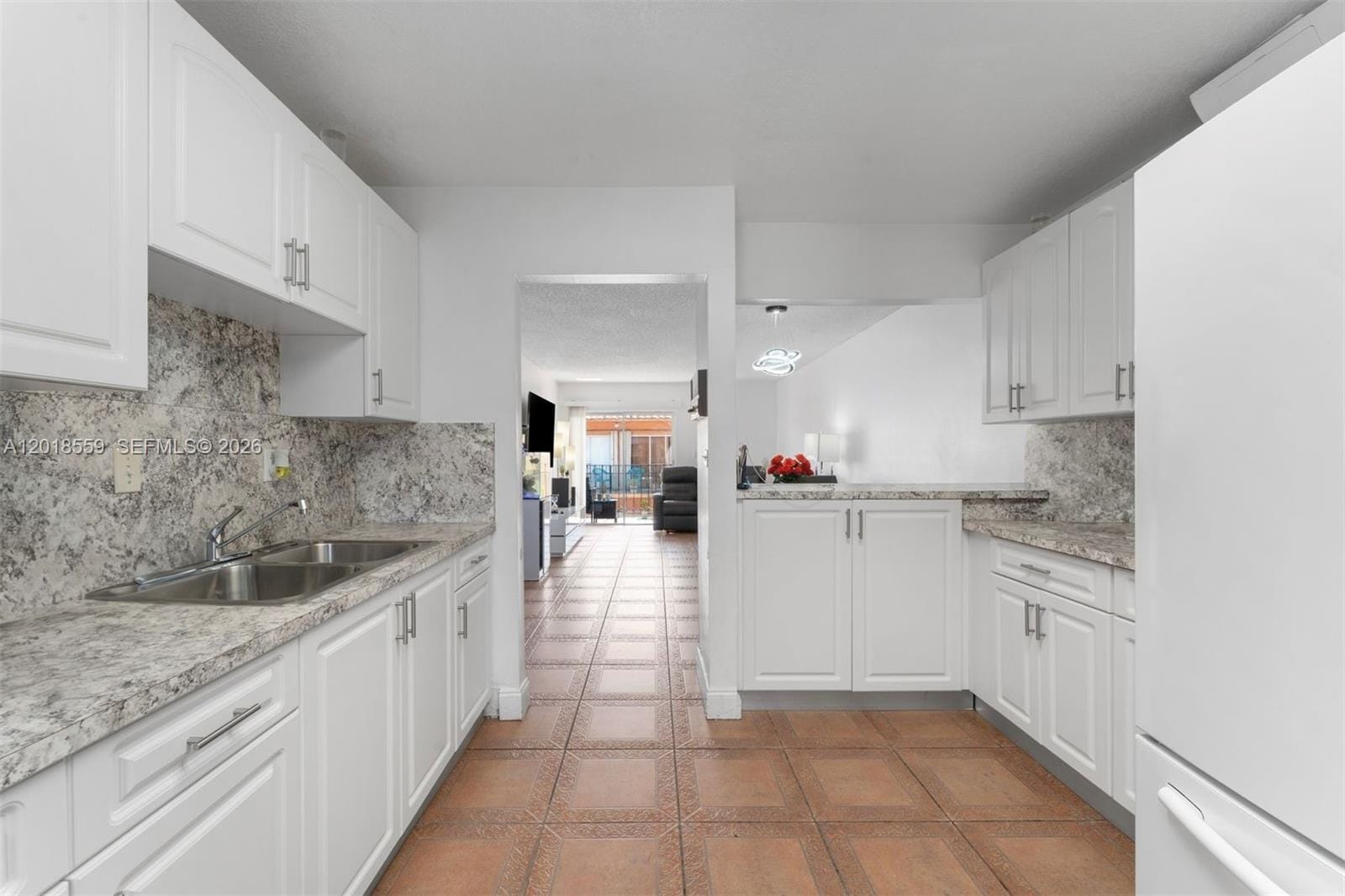 1950 W 54th Street 406 — photo 3