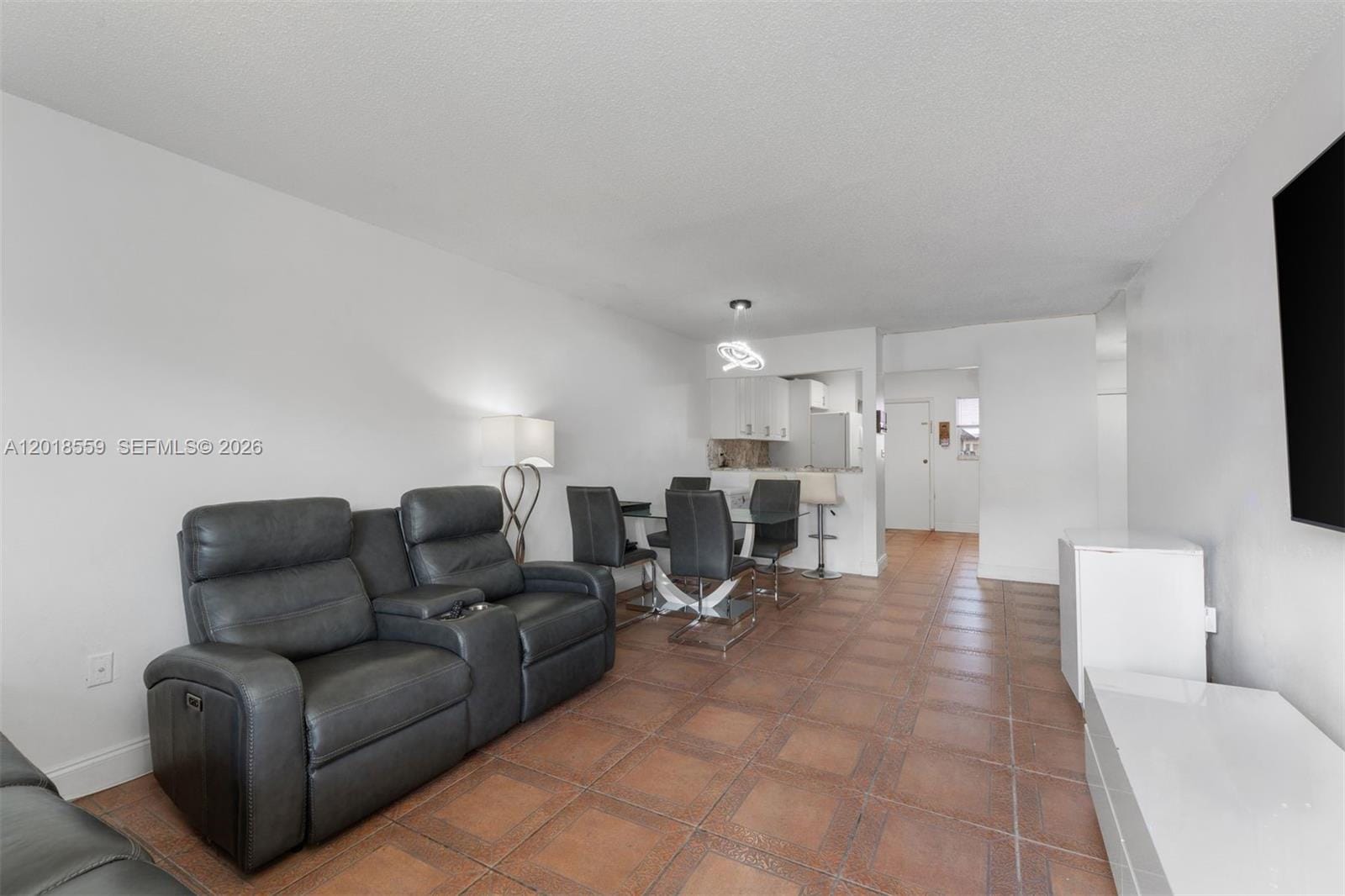 1950 W 54th Street 406 — photo 4