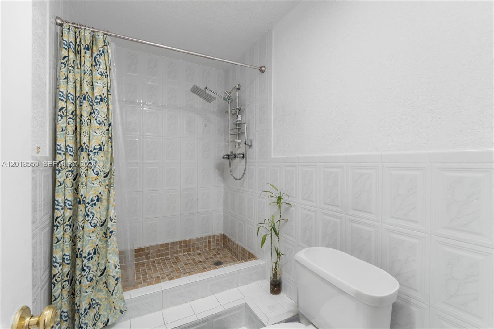 1950 W 54th Street 406 — photo 8