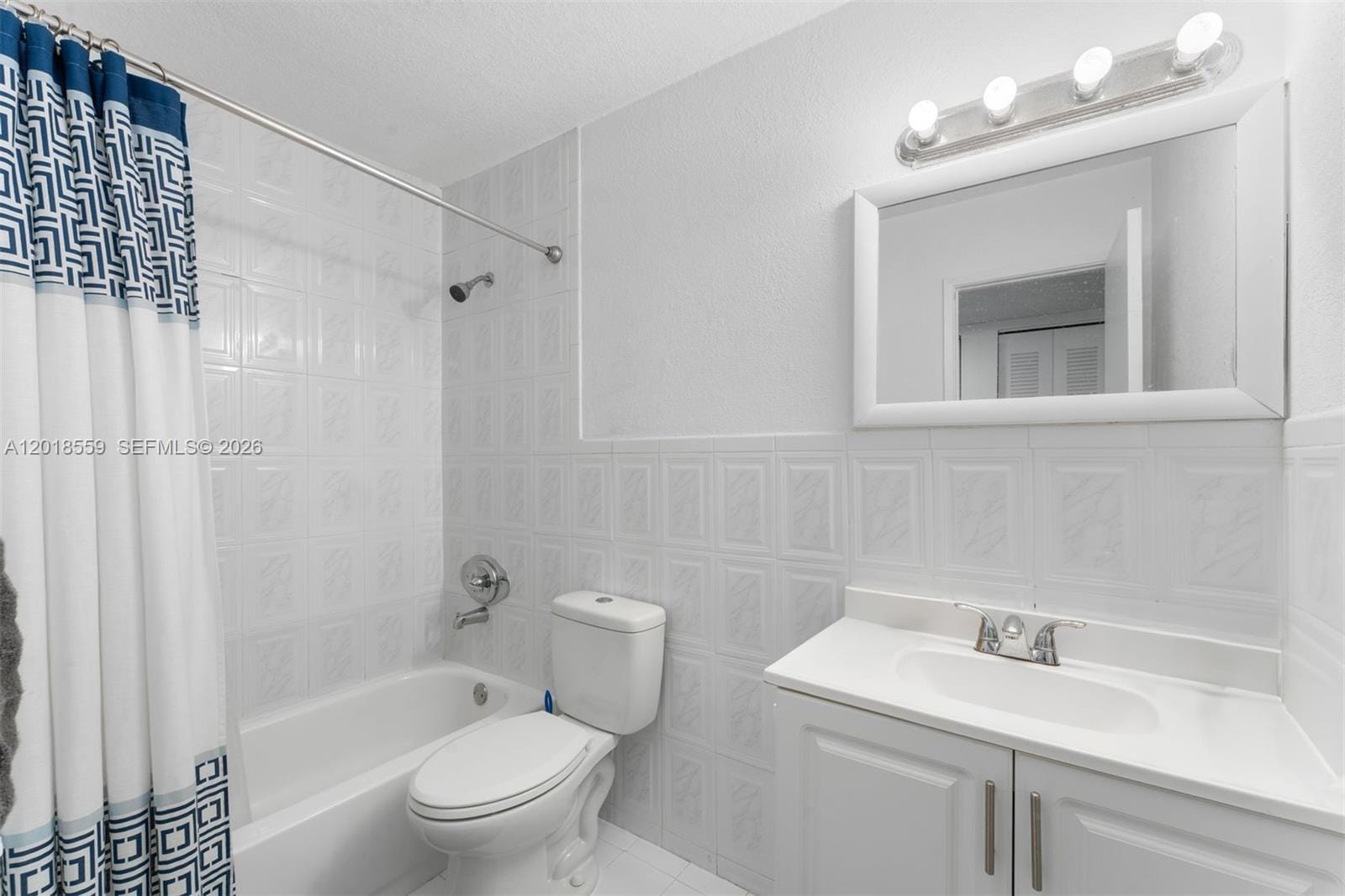 1950 W 54th Street 406 — photo 10