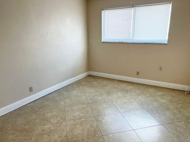 4050 NE 12th Terrace 15-1, Oakland Park, FL 33334