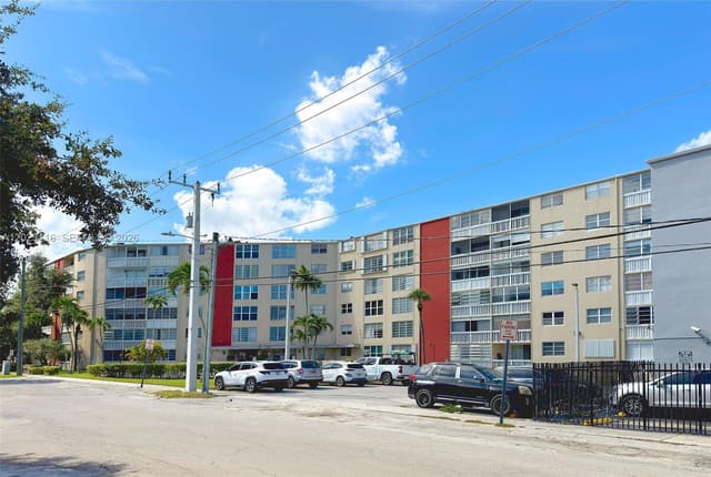 1475 NE 125th Terrace 408H, 1475 Terra Towers, North Miami, FL