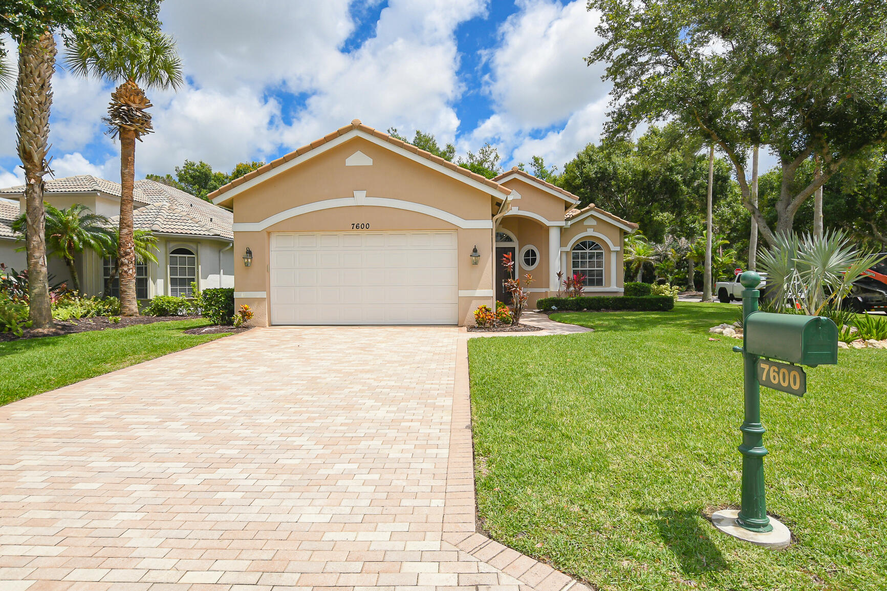 7600 Greenbrier Circle — photo 3