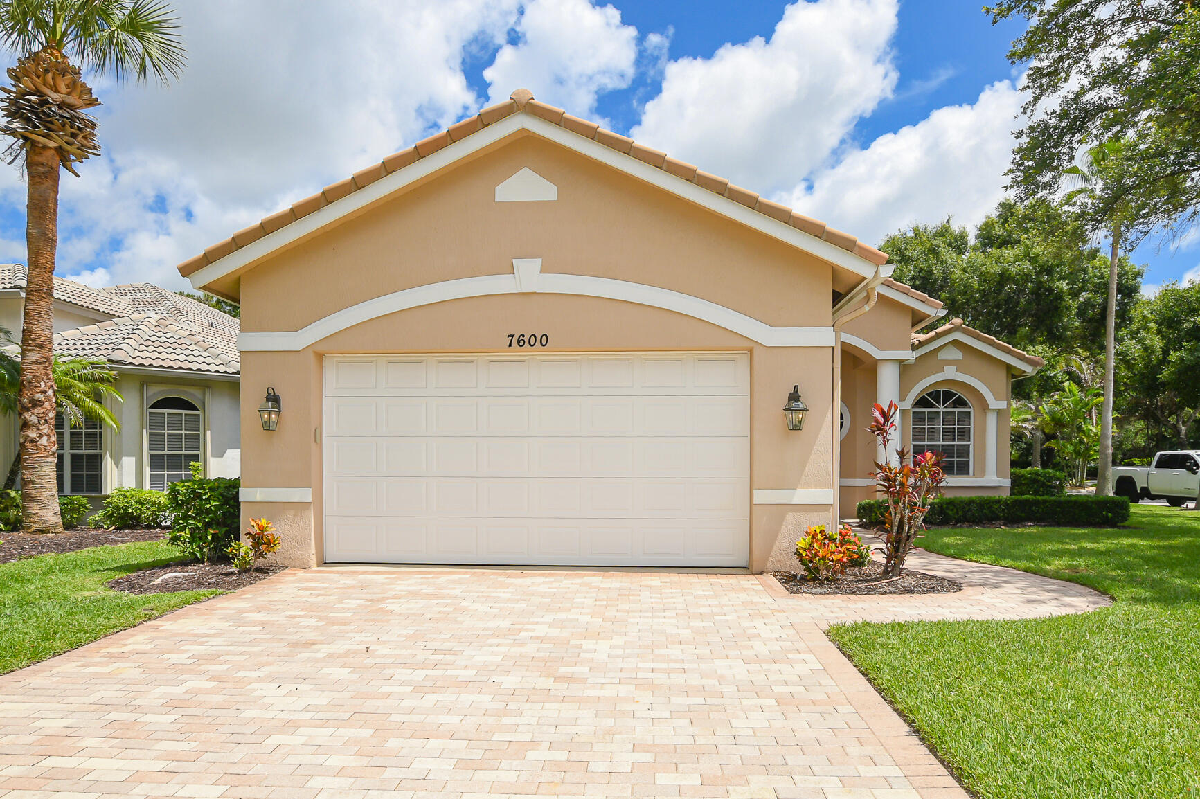 7600 Greenbrier Circle — photo 4