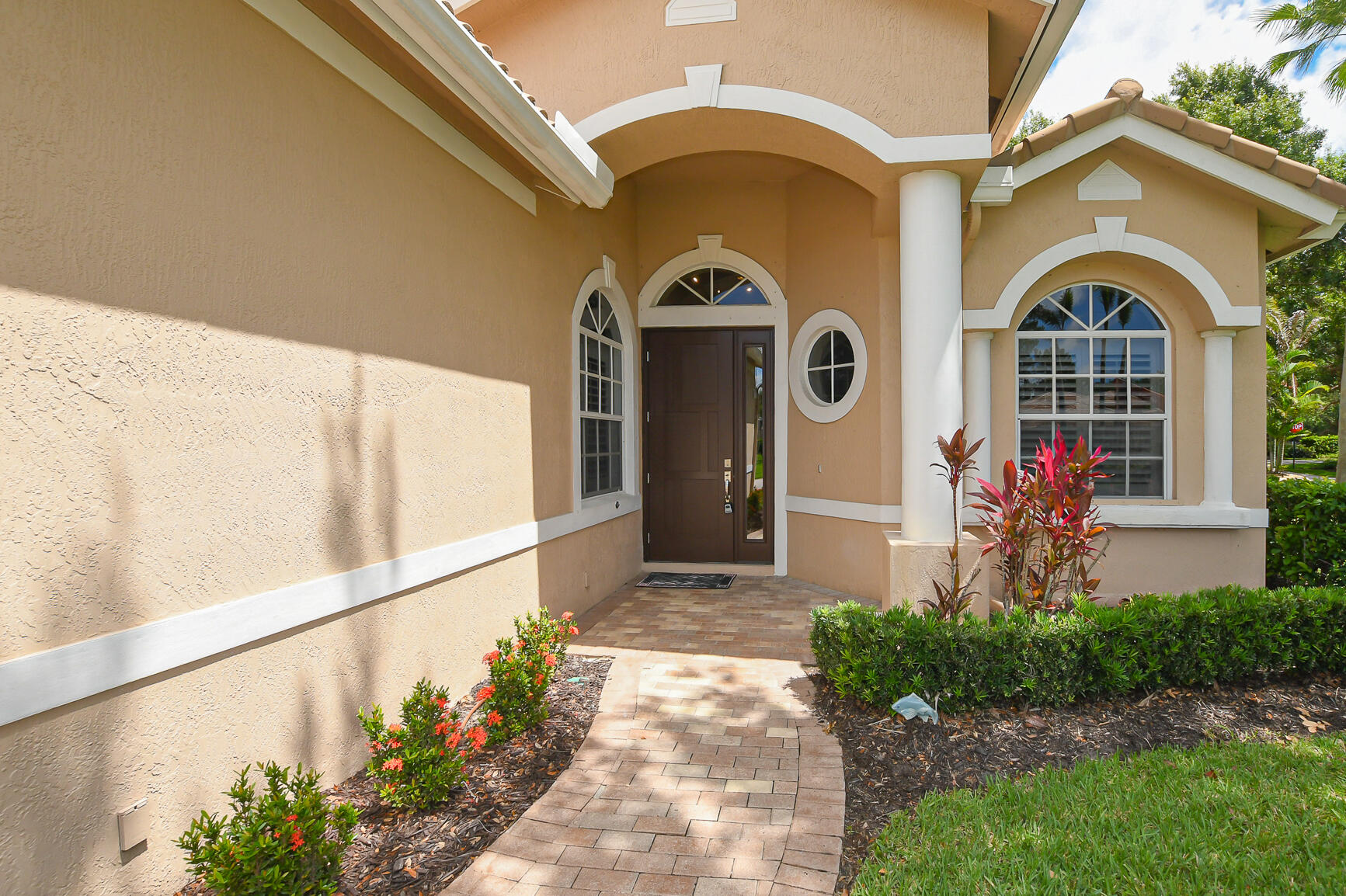 7600 Greenbrier Circle — photo 6