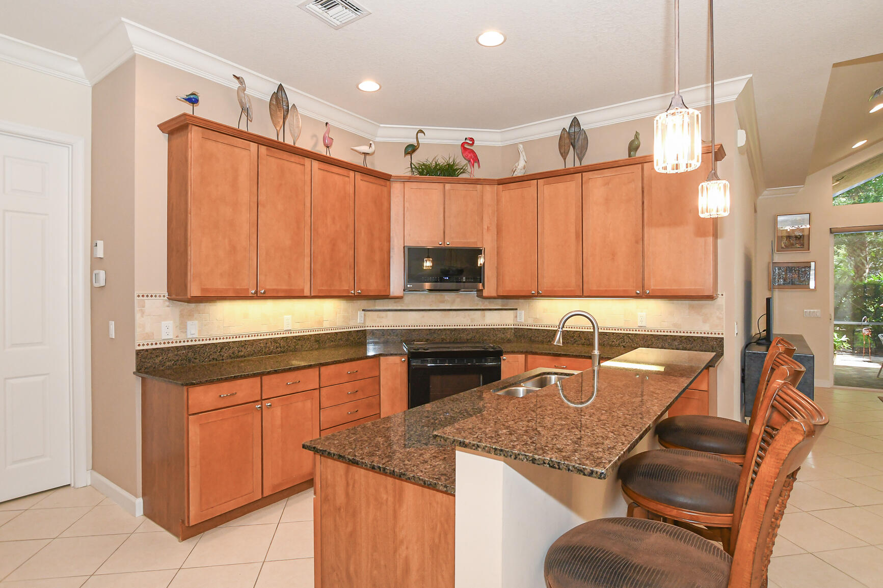 7600 Greenbrier Circle — photo 9