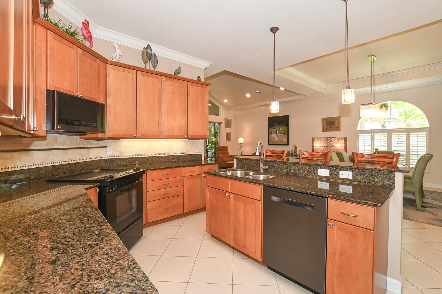 7600 Greenbrier Circle — photo 10