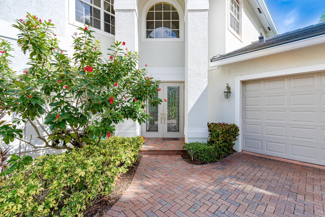 4989 SW Saint Creek Drive — photo 3