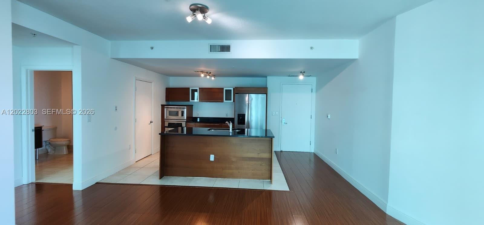 1900 N Bayshore Drive 3717 — photo 3