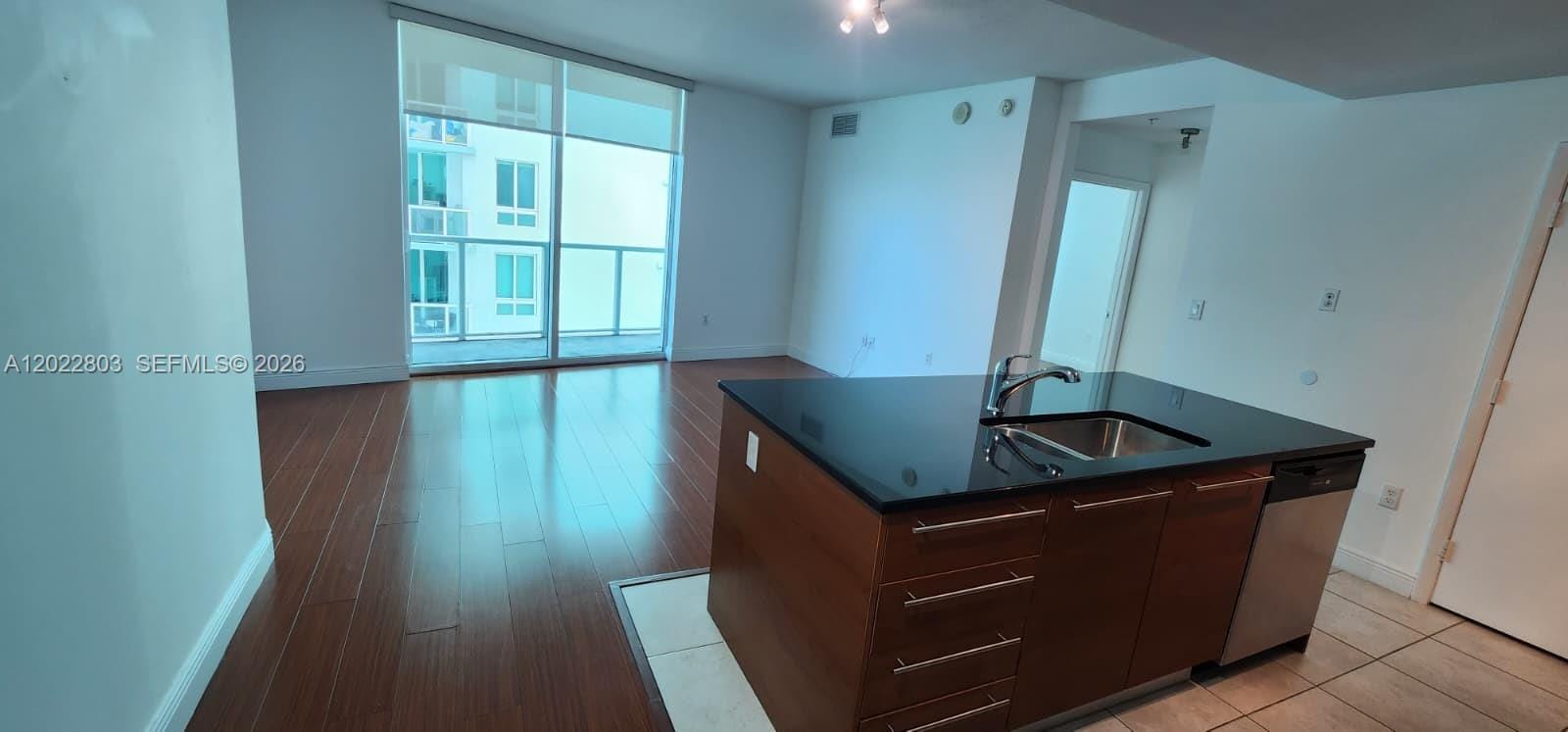 1900 N Bayshore Drive 3717 — photo 4