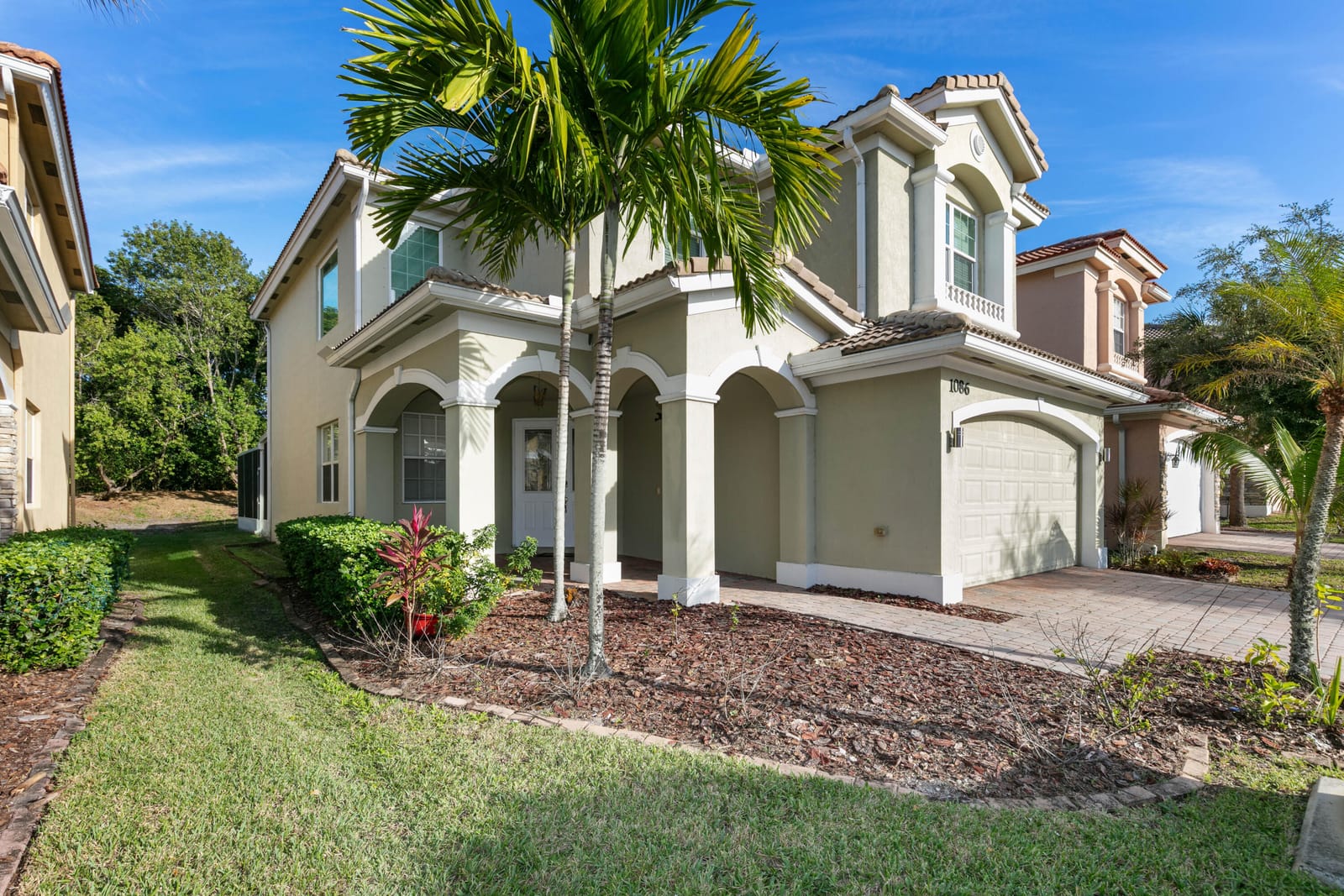 1086 NW Leonardo Circle — photo 3