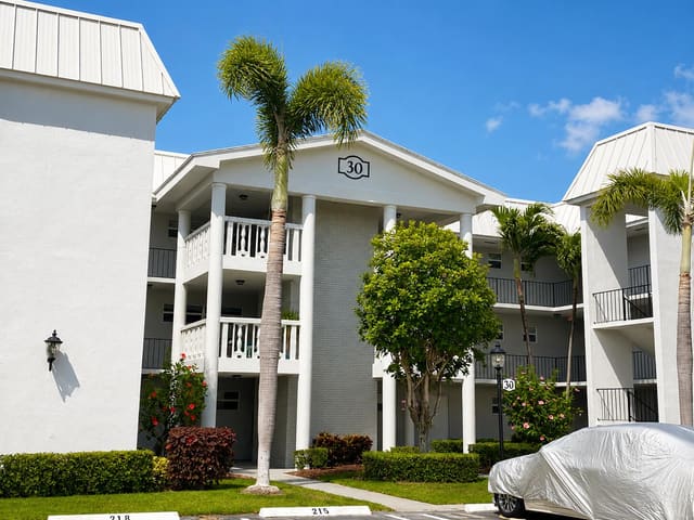30 Colonial Club Drive 203, Boynton Beach, FL 33435