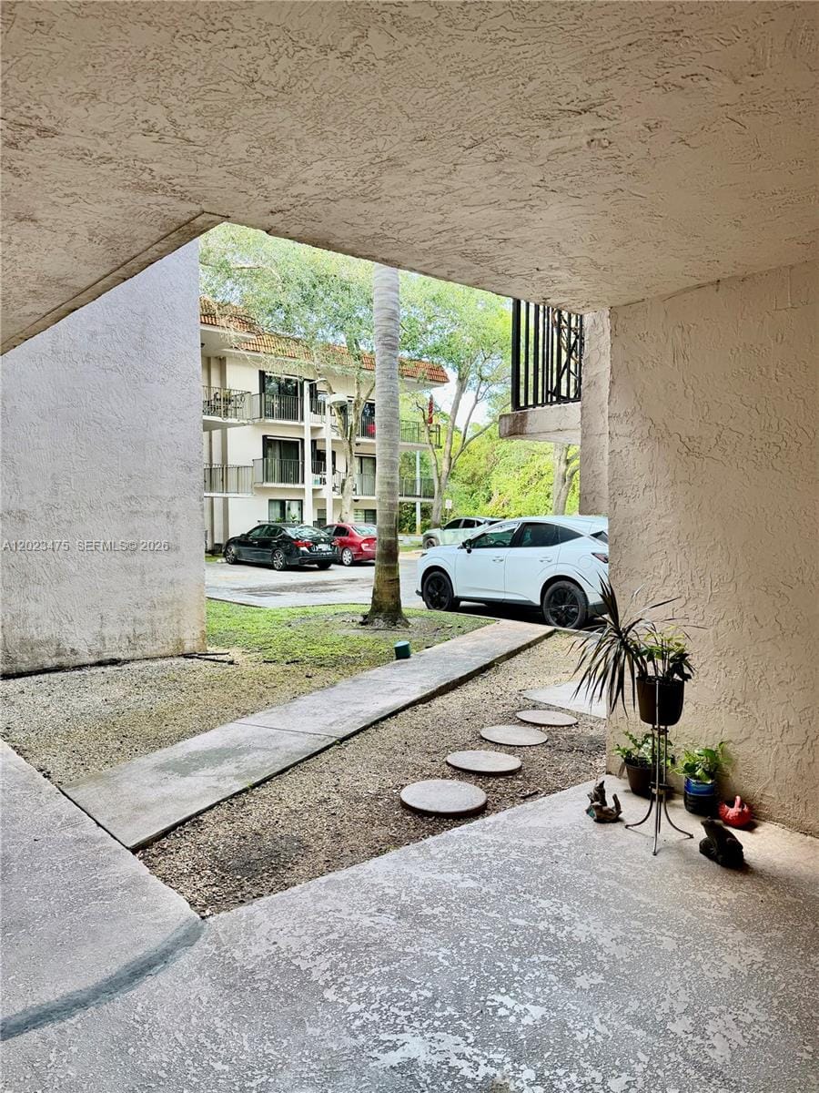 4725 SW 62nd Avenue 104 — photo 2