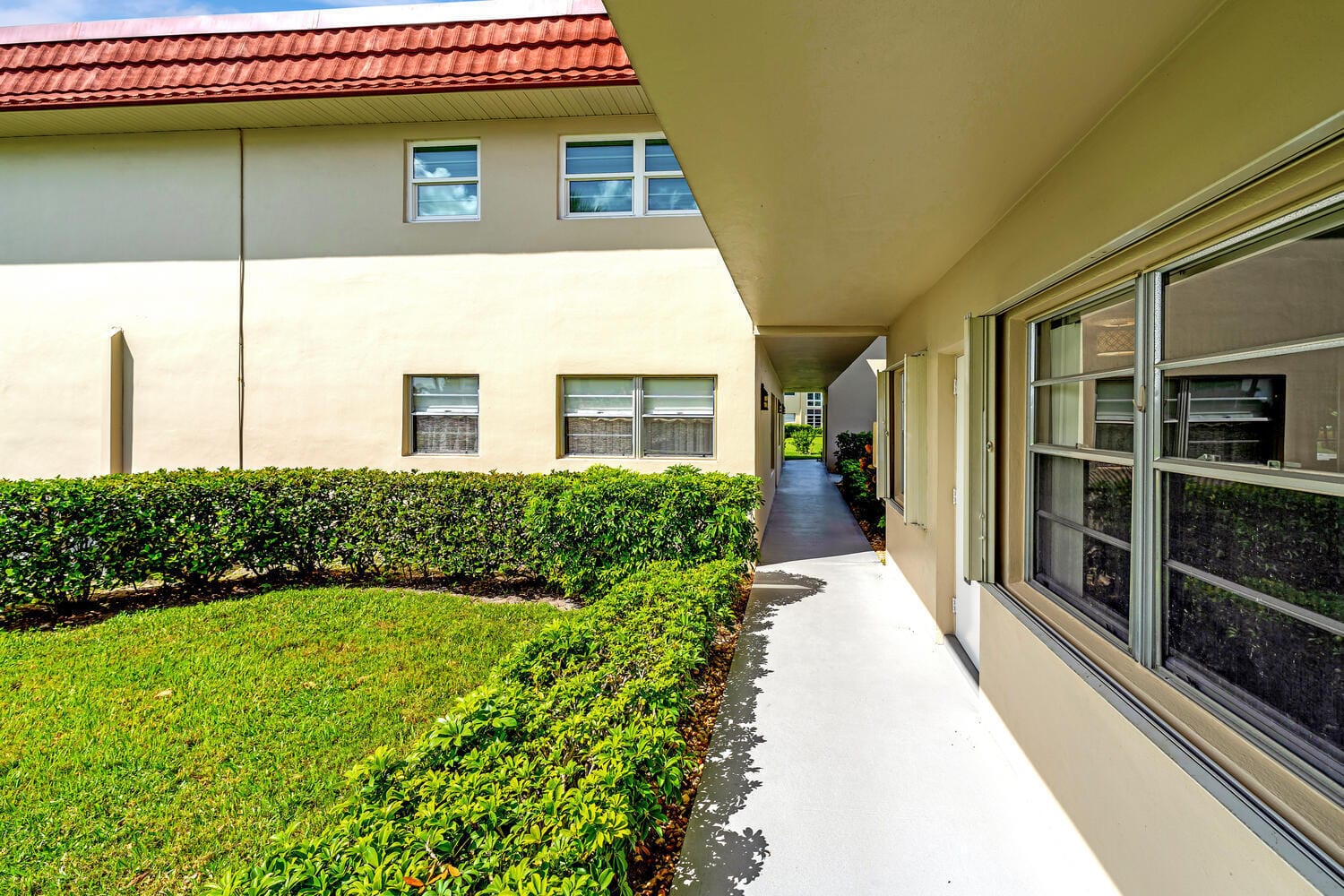 98 Spring Lake Drive, Vero Beach, FL 32962 photo 2