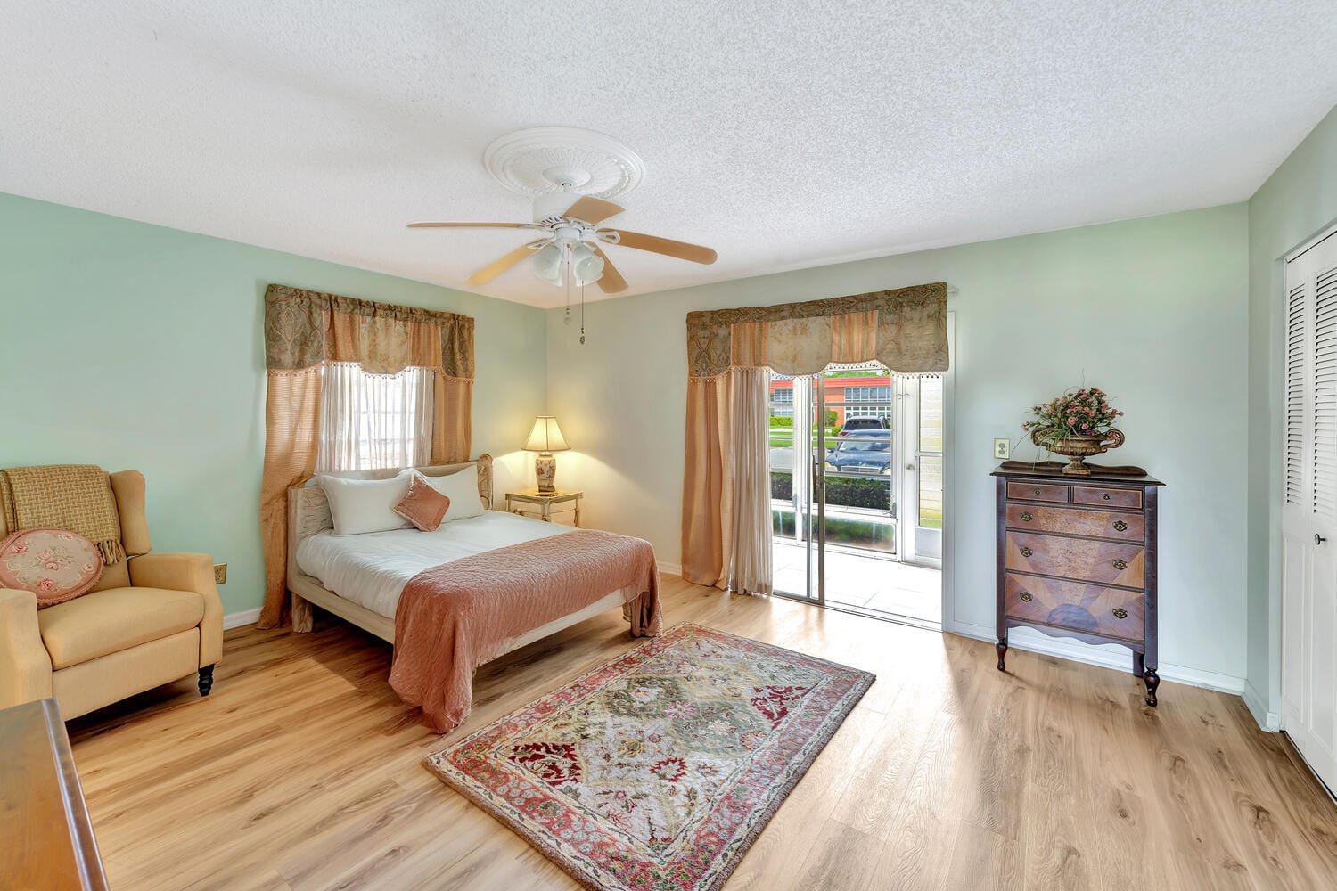 98 Spring Lake Drive, Vero Beach, FL 32962 photo 10