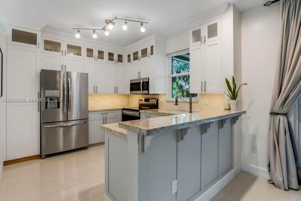 690 NW 159th Lane, Pembroke Pines, FL 33028 photo 2