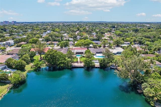 19805 NE 22nd Avenue, Miami, FL 33180
