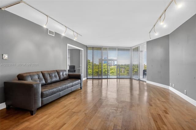 2000 Towerside Terrace 709, The Towers Of Quayside, Miami, FL