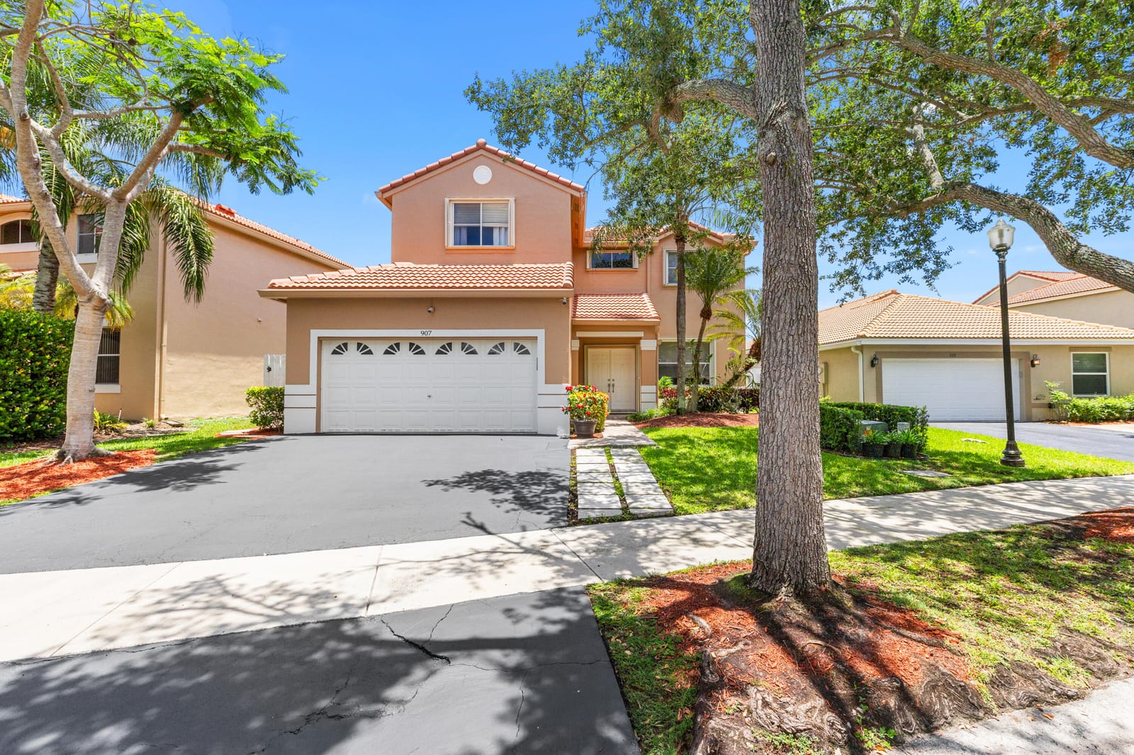 907 Stanton Drive — photo 2