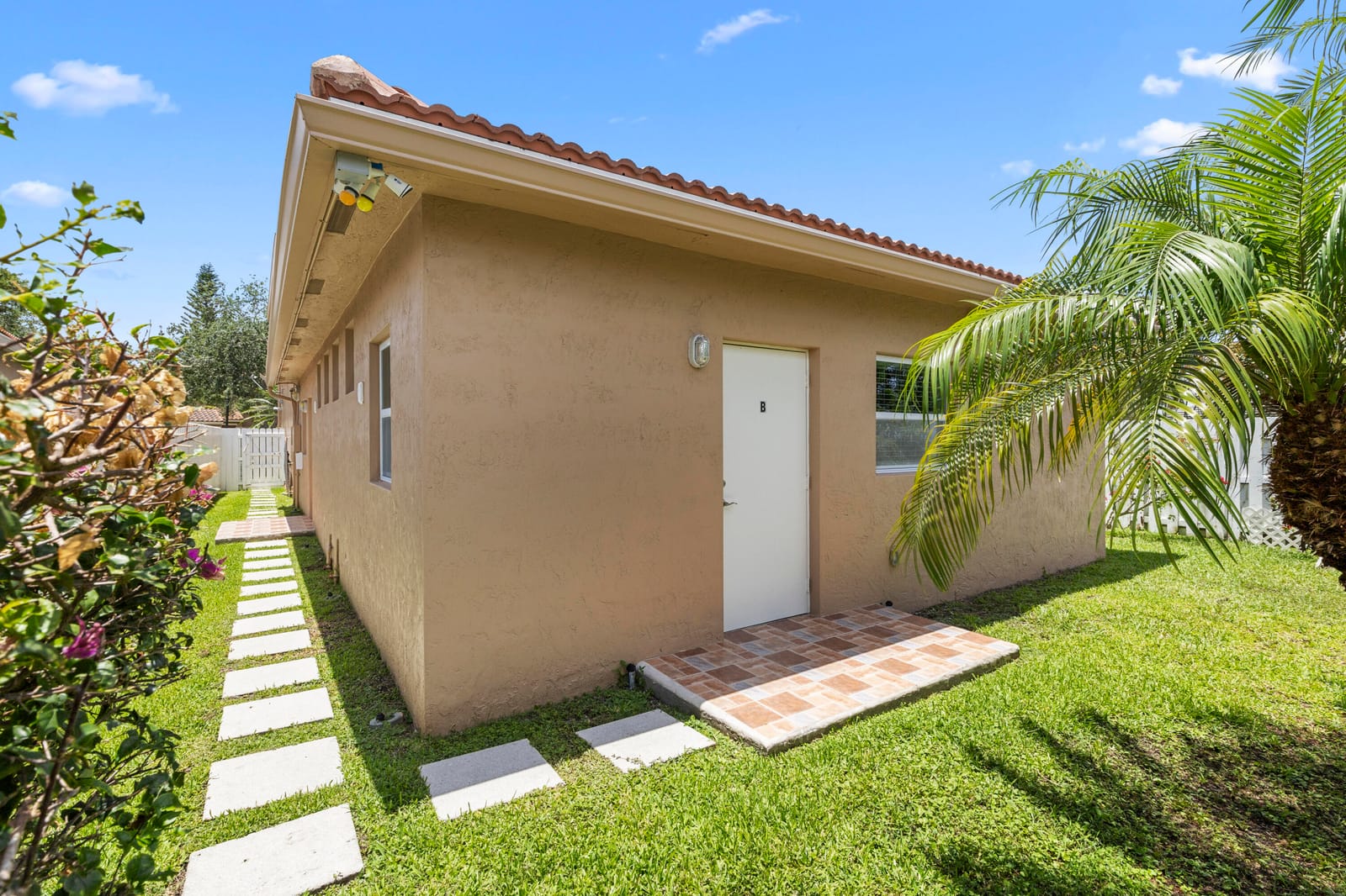 907 Stanton Drive — photo 3
