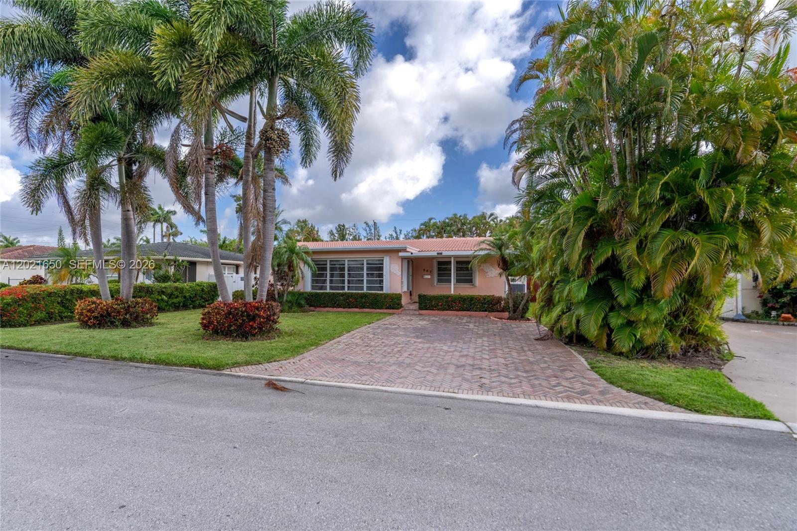 947 Lincoln Street, Hollywood, FL 33019, Hollywood
