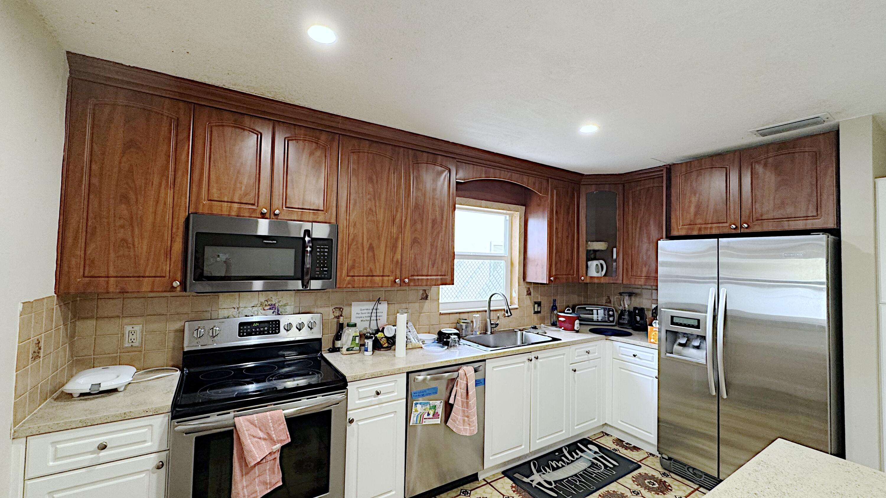 411 SE 4th Street, Dania Beach, FL 33004 photo 18