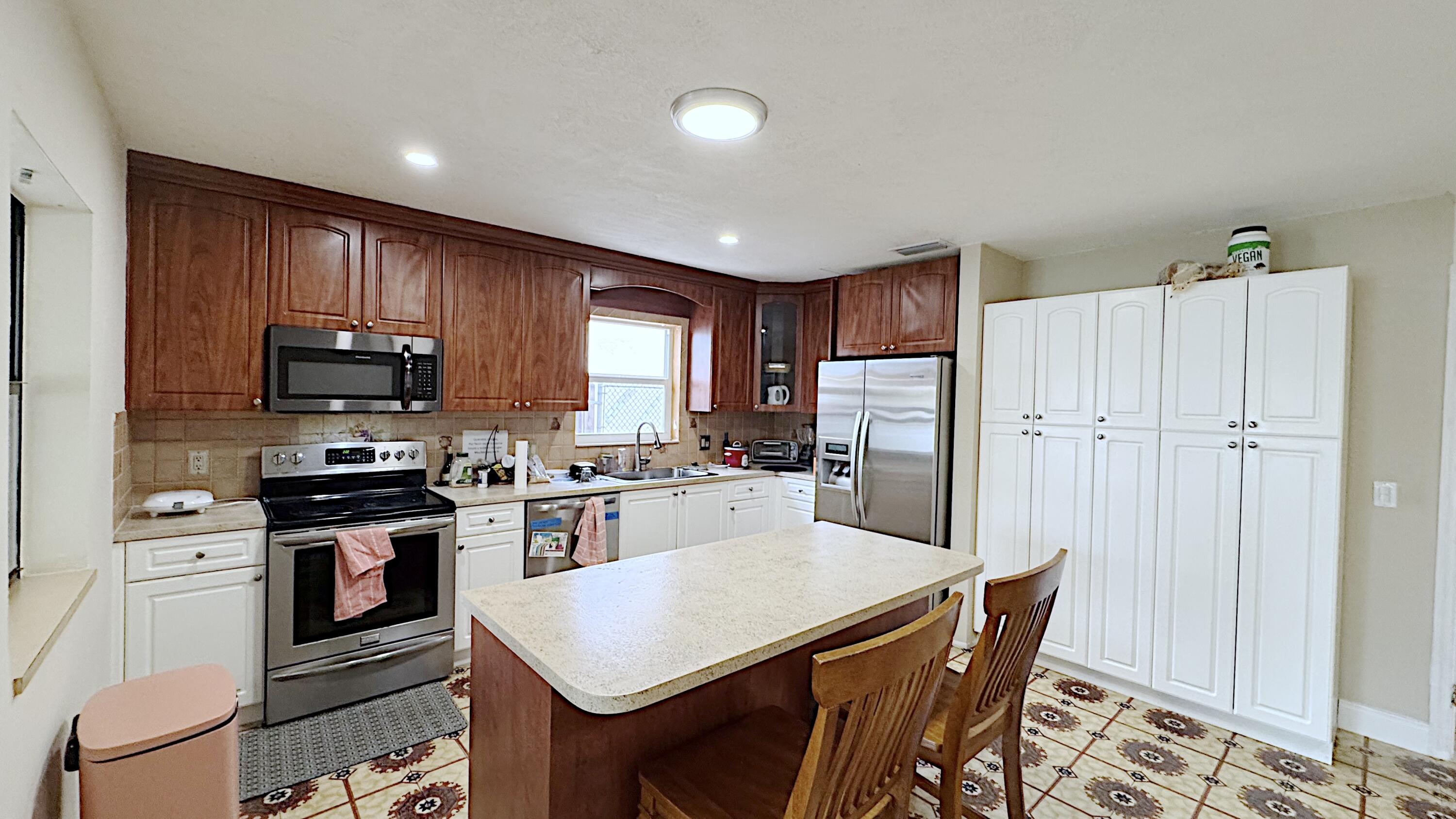 411 SE 4th Street, Dania Beach, FL 33004 photo 9