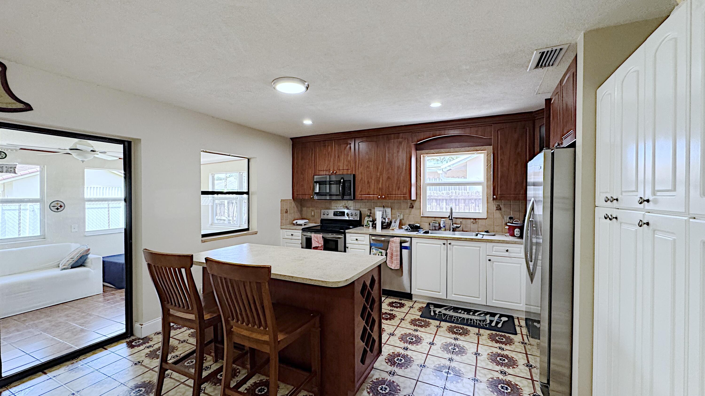 411 SE 4th Street, Dania Beach, FL 33004 photo 10