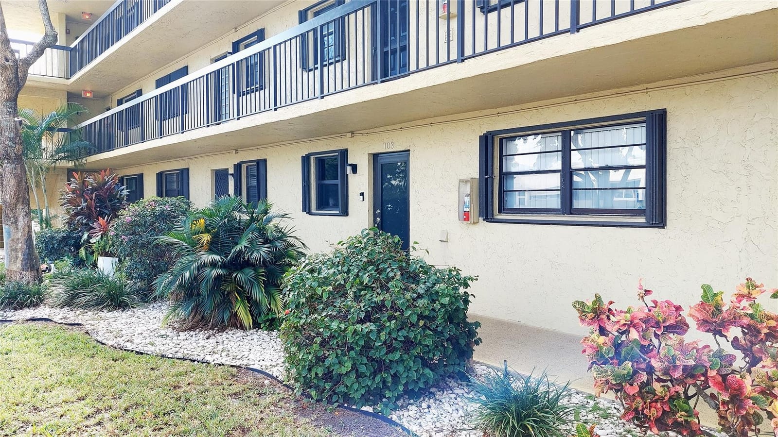 367 S Federal Highway B103, Deerfield Beach, FL 33441 photo 2