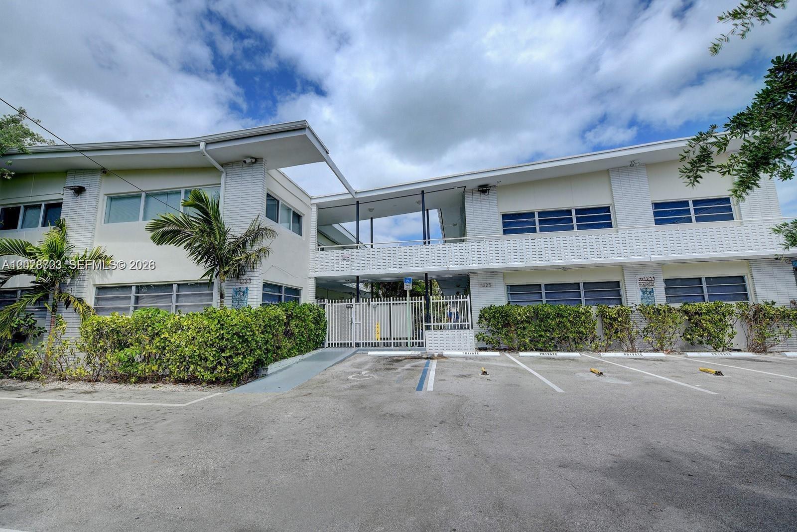 1233 Marseille Drive 5, Miami Beach, FL 33141, Miami Beach