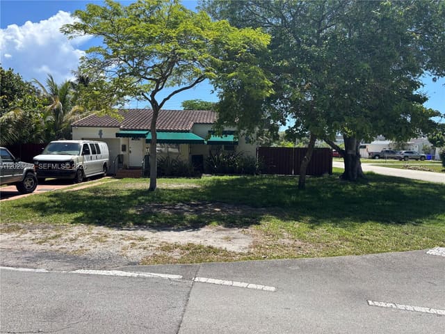 1501 N 16th Court, Hollywood, FL 33020