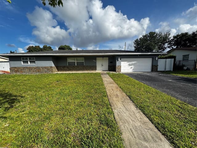 4560 NW 6th Court, Plantation, FL 33317
