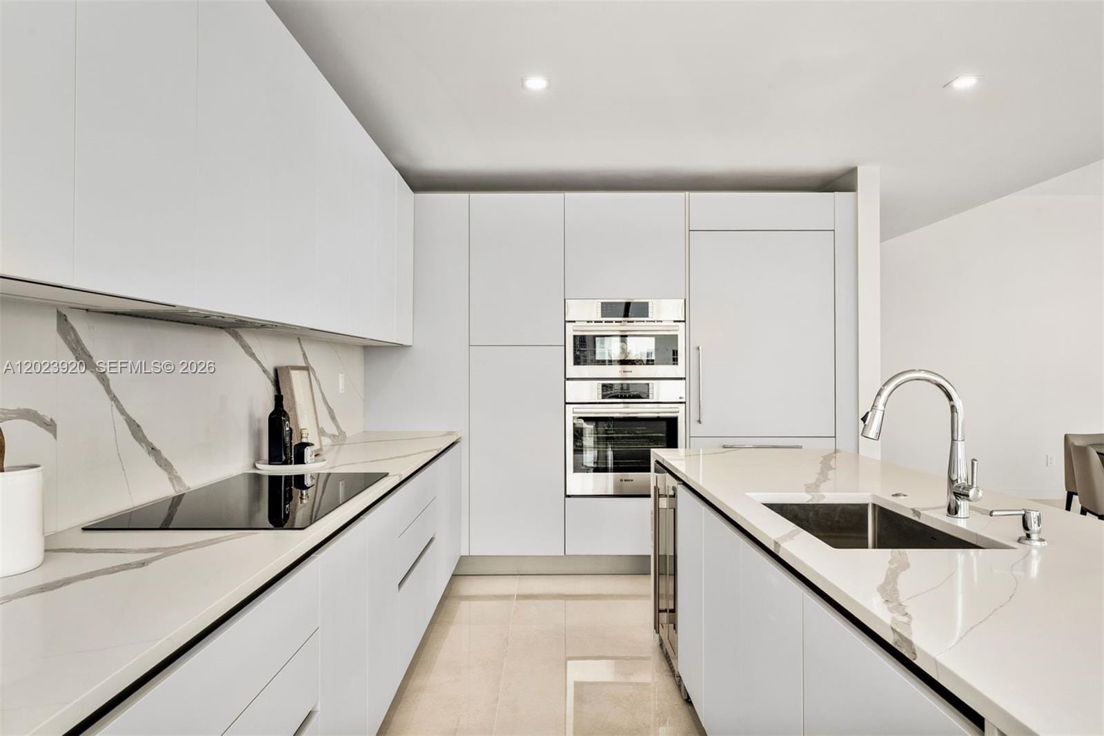 527 Orton Avenue 403 — photo 2