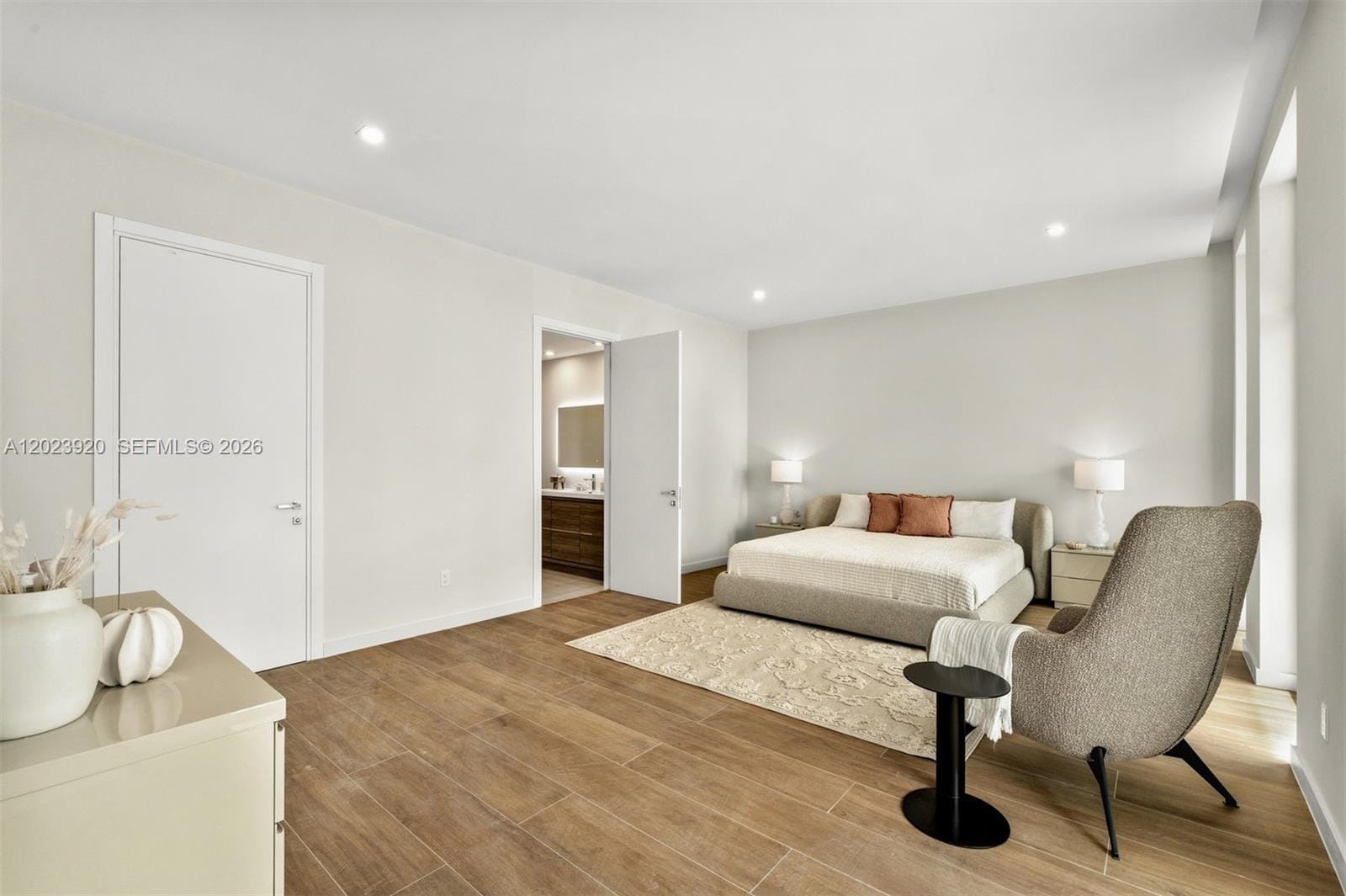 527 Orton Avenue 403 — photo 3