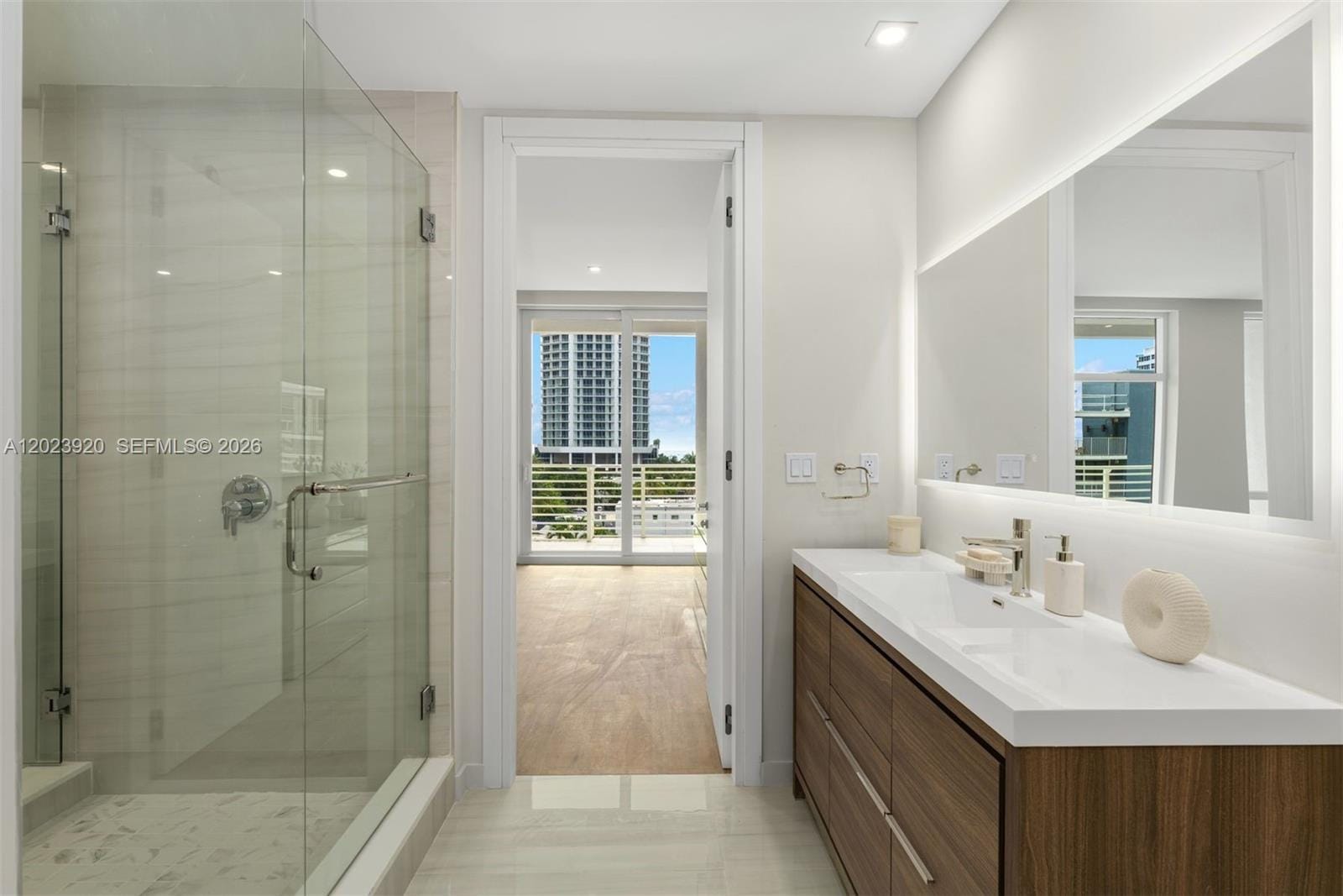 527 Orton Avenue 403 — photo 5
