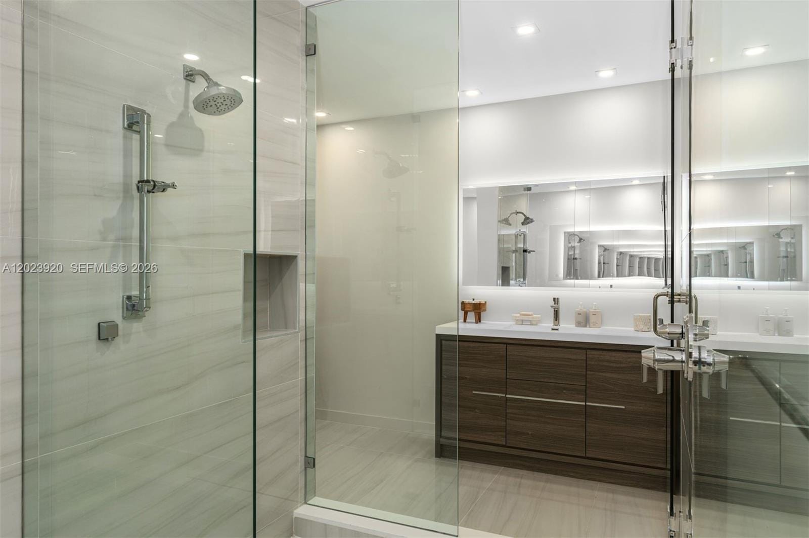 527 Orton Avenue 403 — photo 6