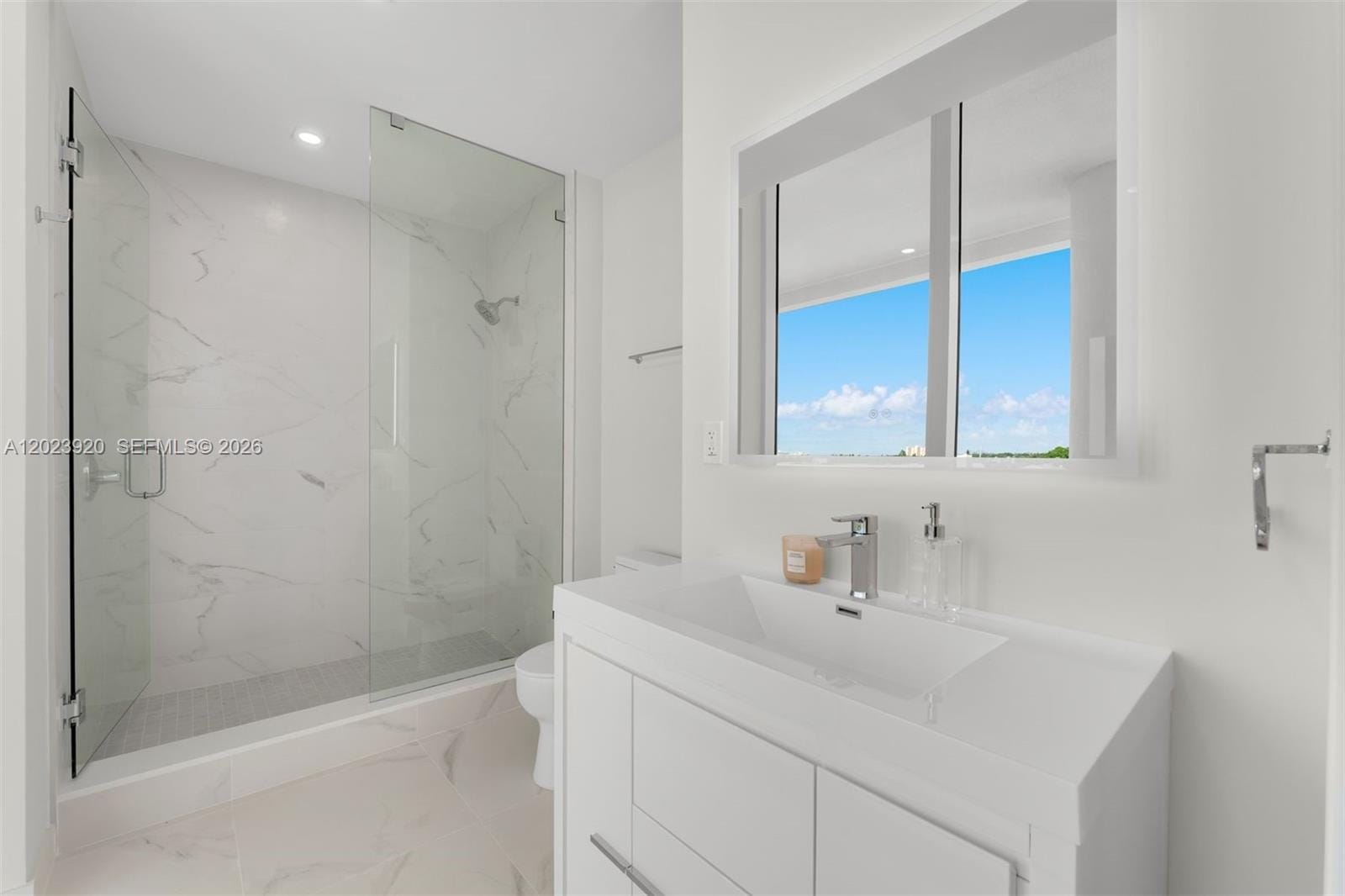 527 Orton Avenue 403 — photo 8