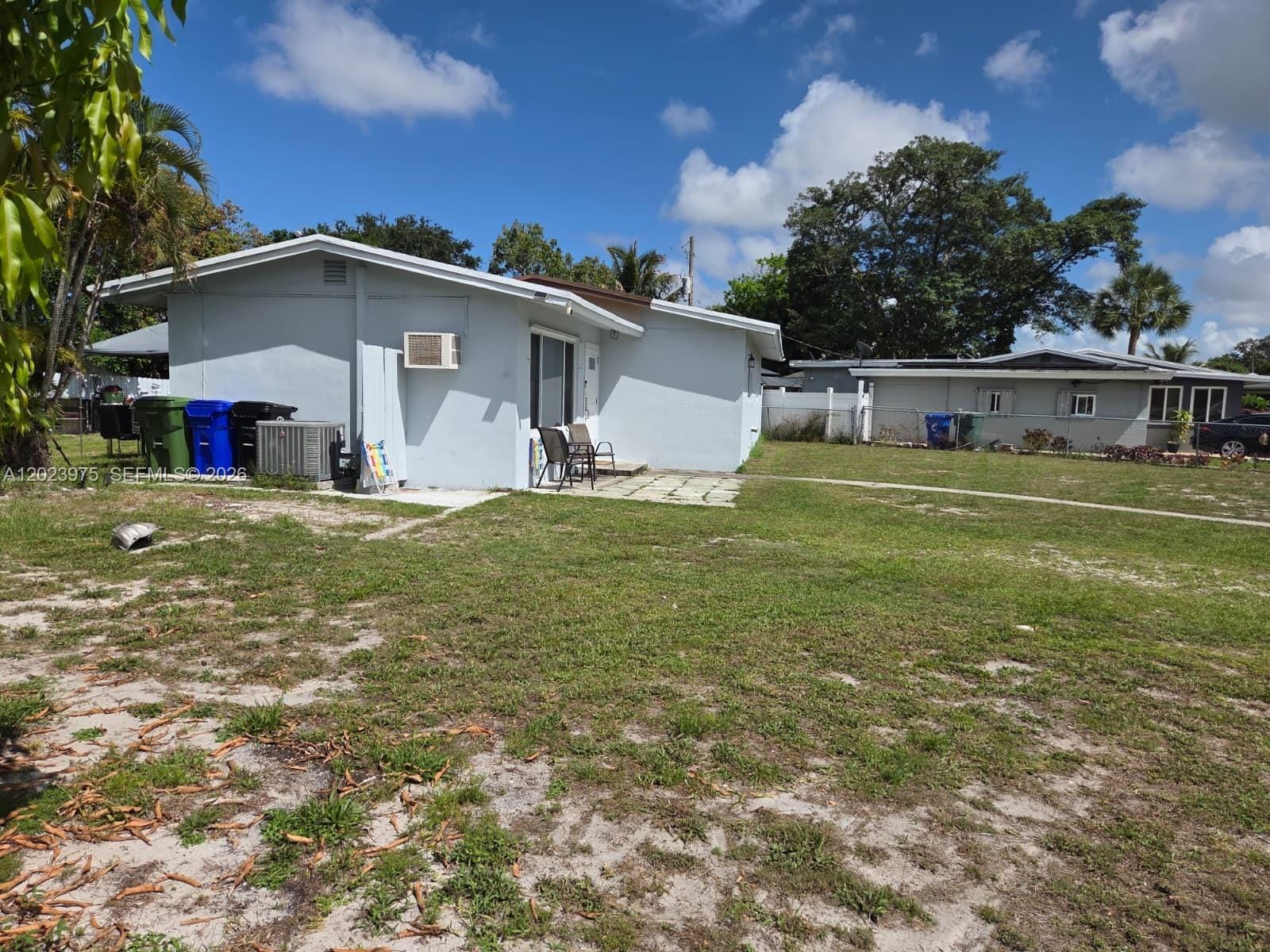 1524 NW 12th Terrace — photo 2