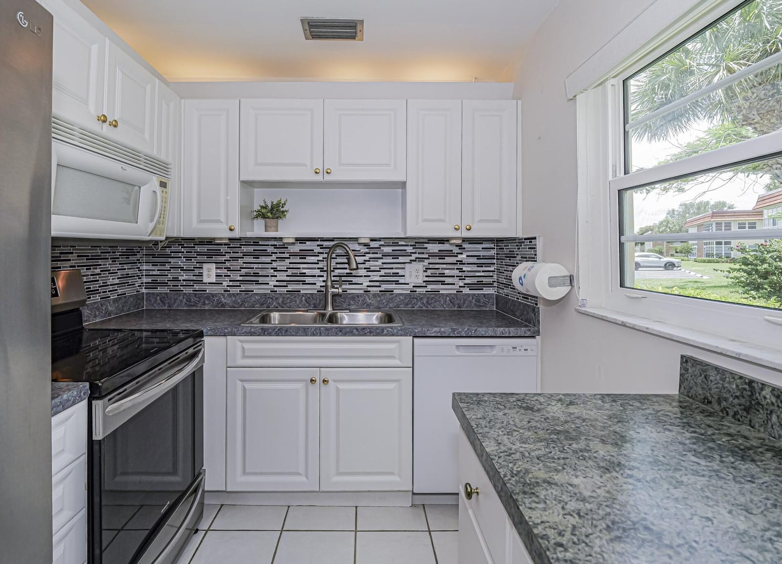 109 Spring Lake Court 105, Vero Beach, FL 32962 photo 8