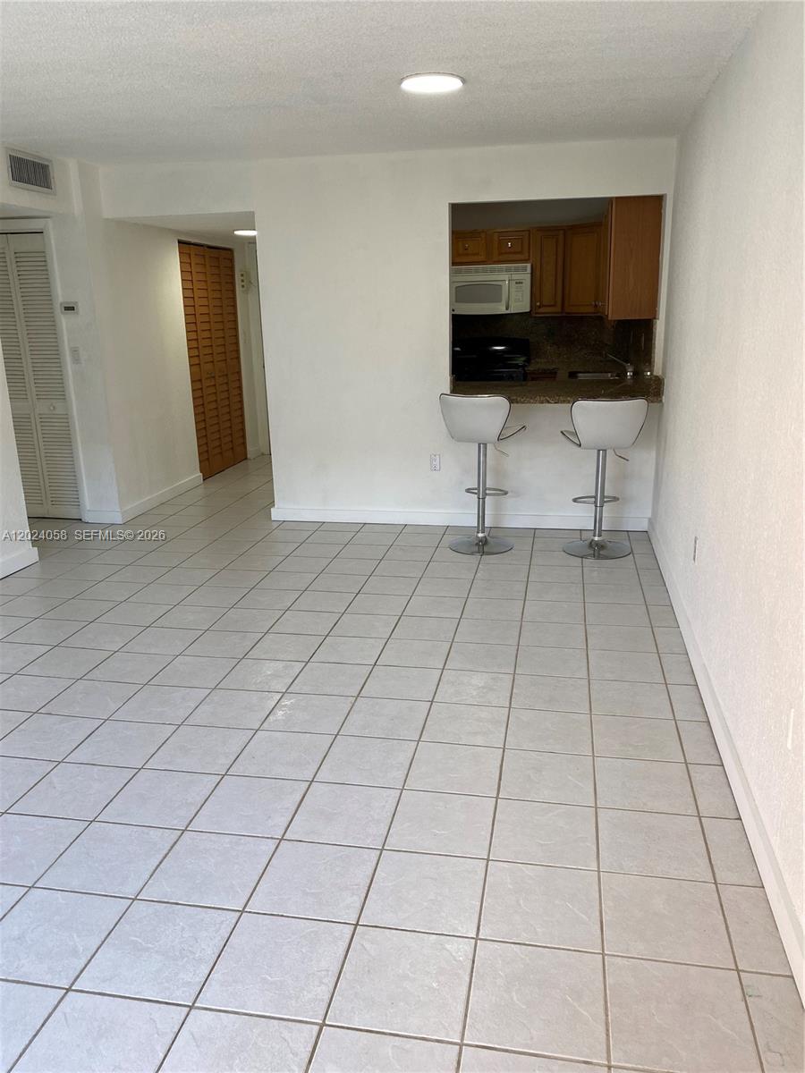 1300 W 47th Place 118, Hialeah, FL 33012, Hialeah