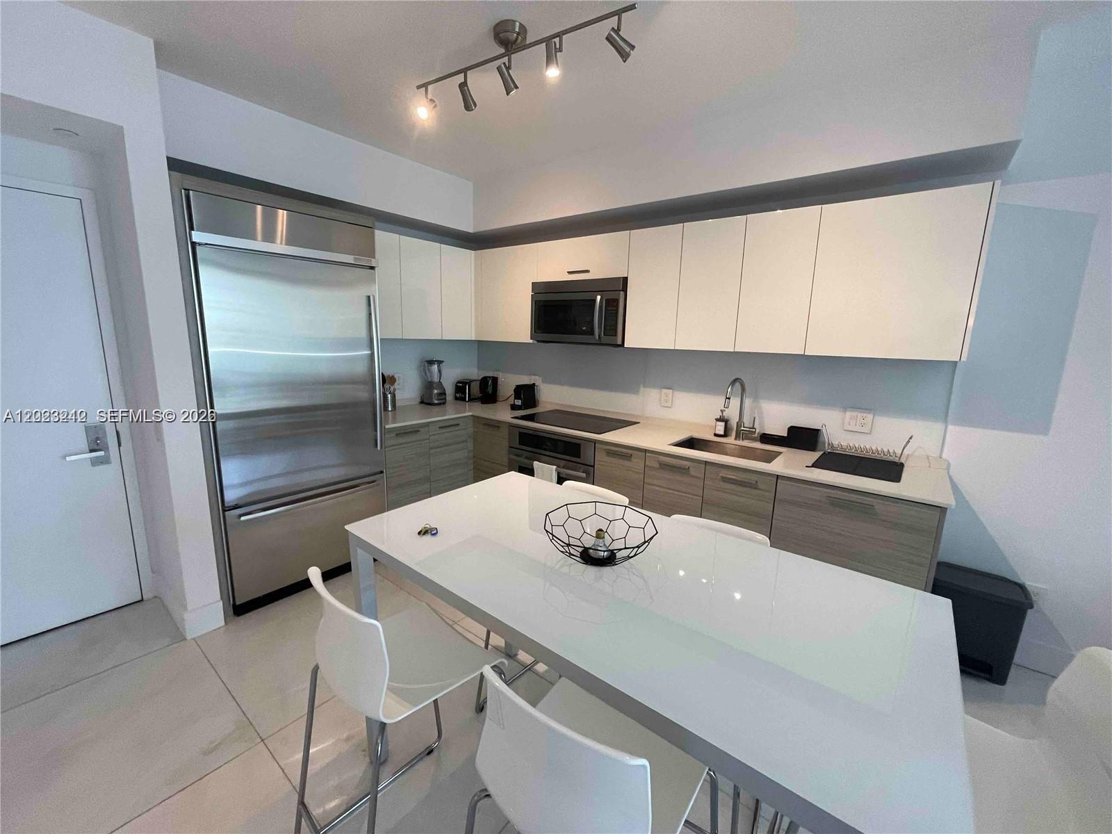 1300 Brickell Bay Drive 2304, Miami, FL 33131, Miami