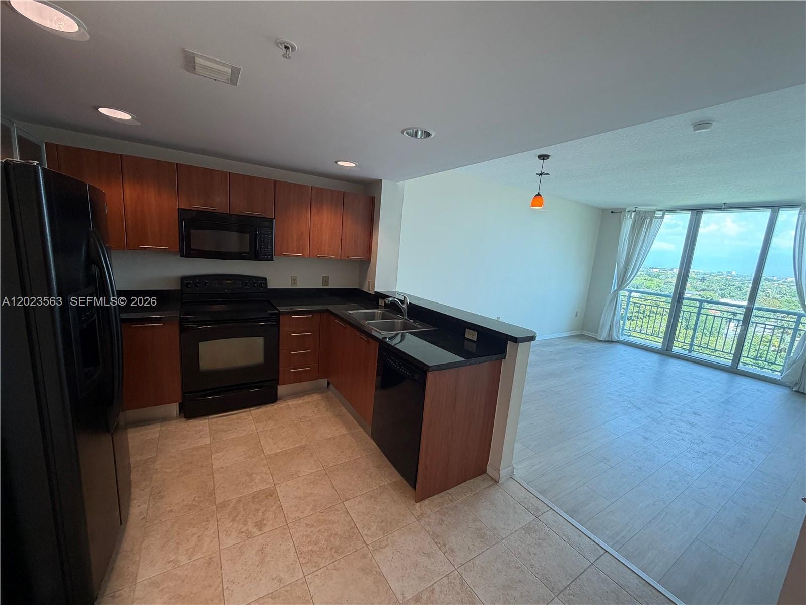 2021 SW 3rd Avenue 902 — photo 7