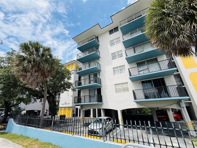12590 NE 16th Avenue 412, North Miami, FL 33161