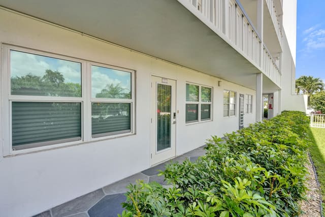 1112 Oakridge 1112, sold in Oakridge T Condo, Deerfield Beach, FL