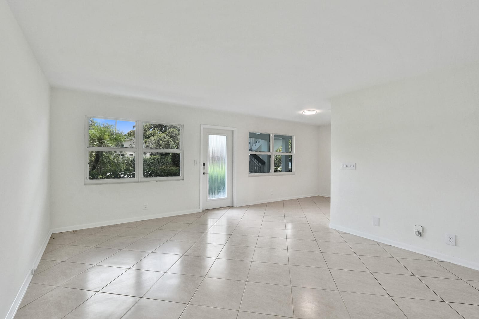 1112 Oakridge 1112 — photo 4