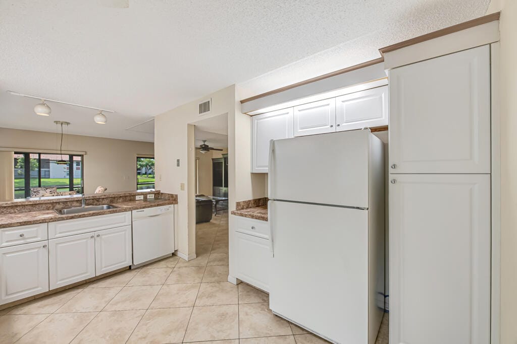 10851 Palm Lake Avenue 101, Boynton Beach, FL 33437 photo 13
